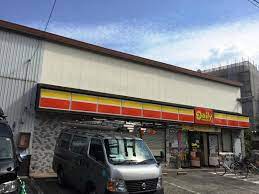 コンビニ　デイリーヤマザキ 守口八雲店（コンビニ）まで907m