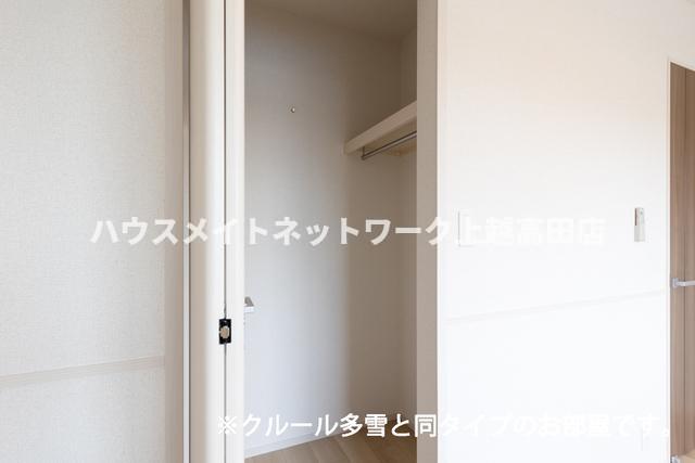 収納　ウォークインクローゼット（参考室内写真クルール多雪と同タイプ