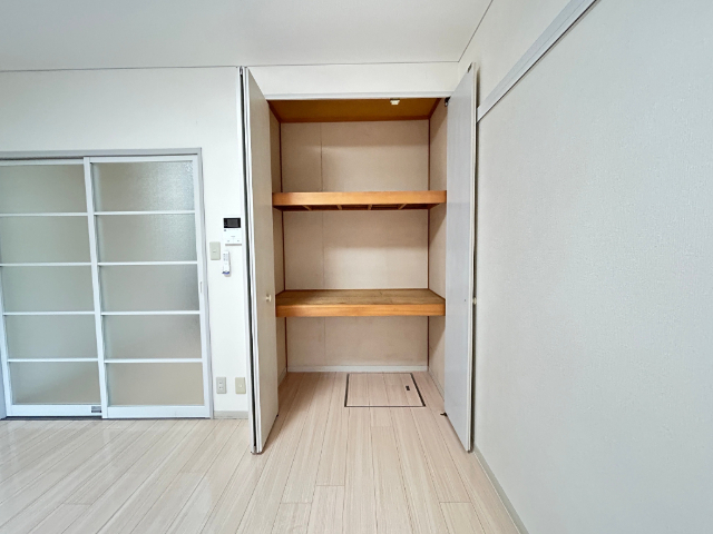 収納　写真は反転タイプのもの