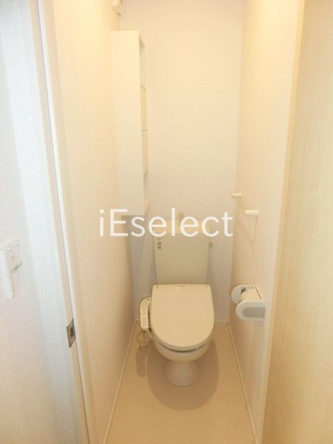 トイレ　洗浄機能付きです。