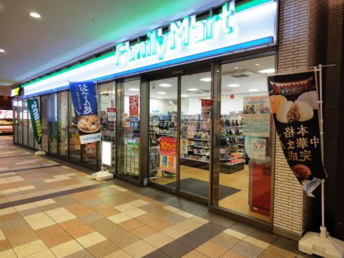 コンビニ　ファミリーマート 阪急大井町ガーデン店（コンビニ）まで205m