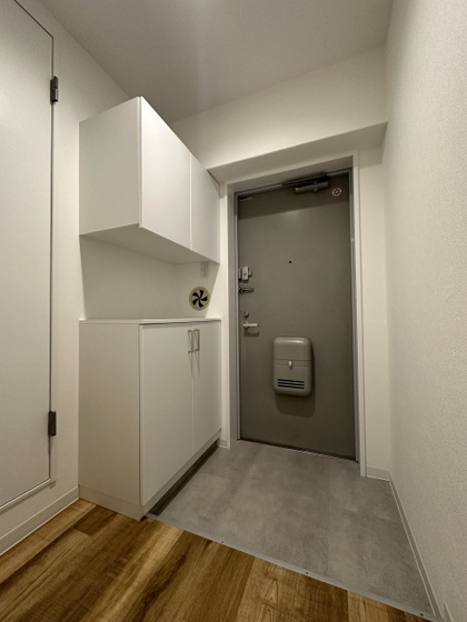玄関　※掲載写真は同マンション別部屋参考写真となります。現状と相違