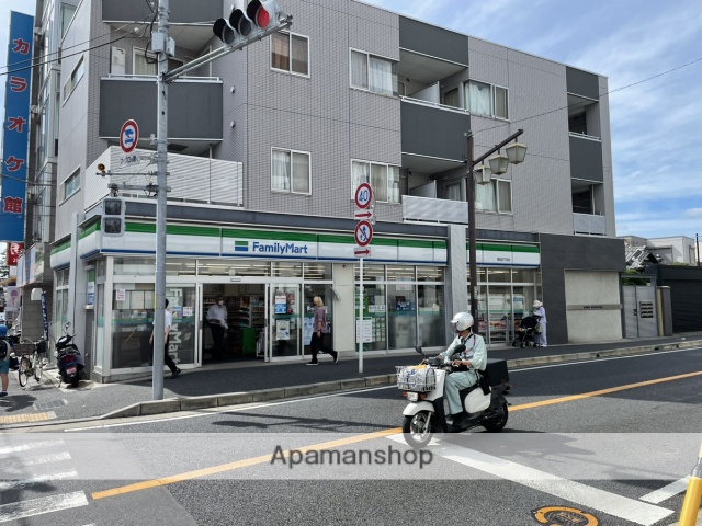 コンビニ　ファミリーマート（コンビニ）まで637m