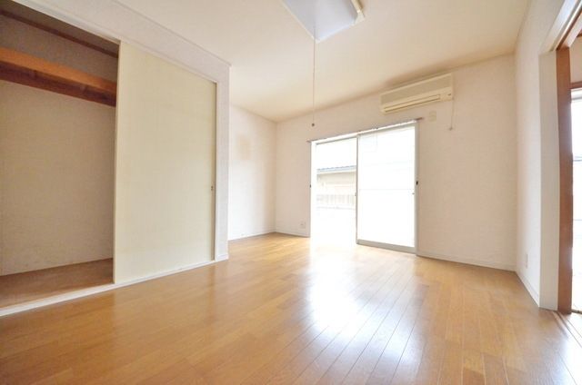 居室・リビング　明るいお部屋です♪