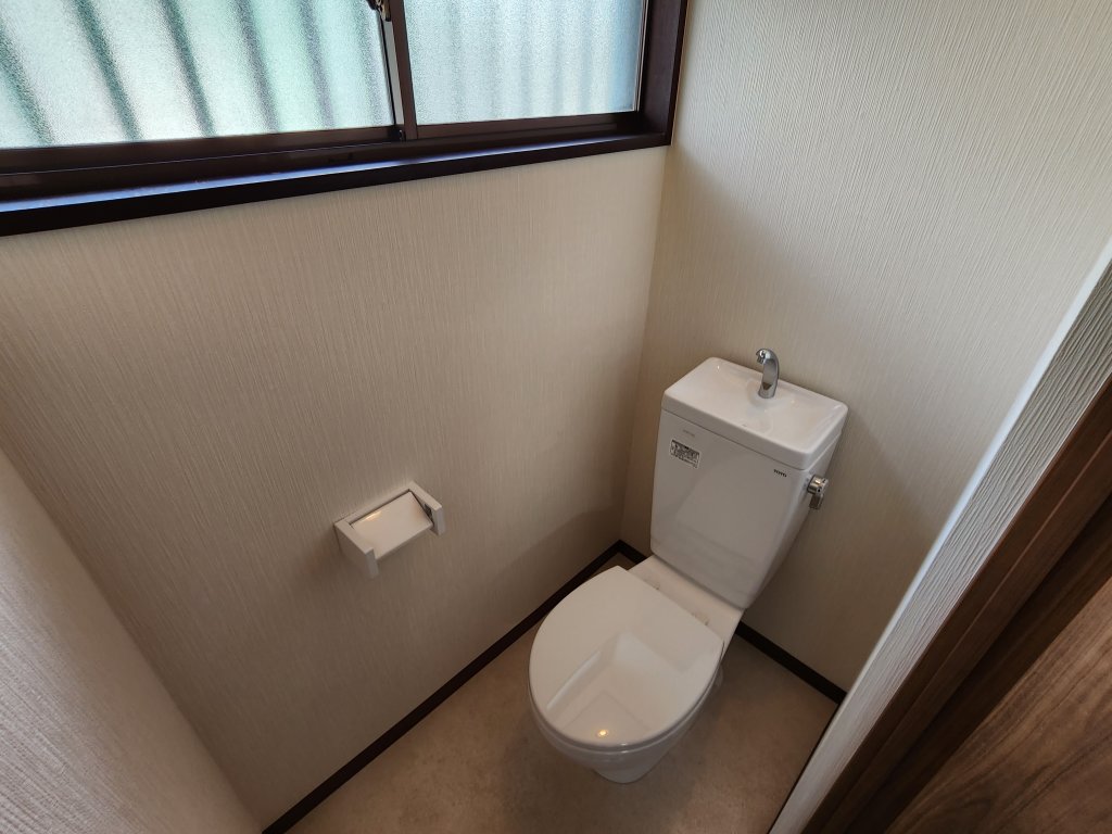 トイレ　トイレ内コンセントございます。