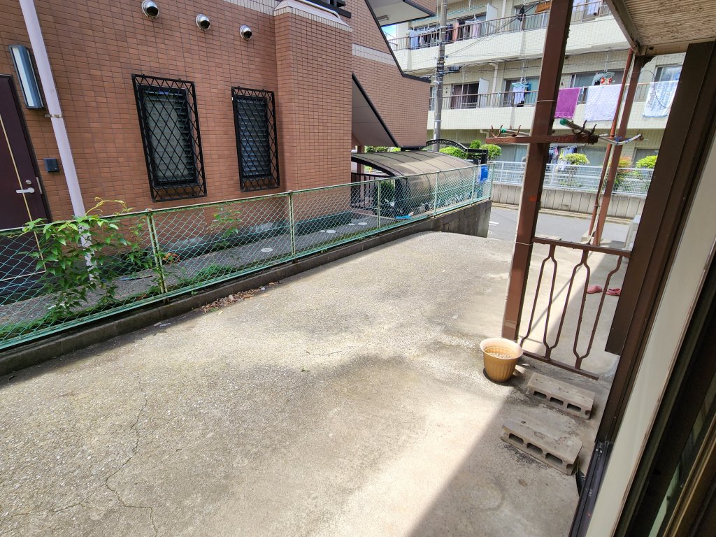バルコニー　陽当り良好　１Ｆはバイクも置けます。