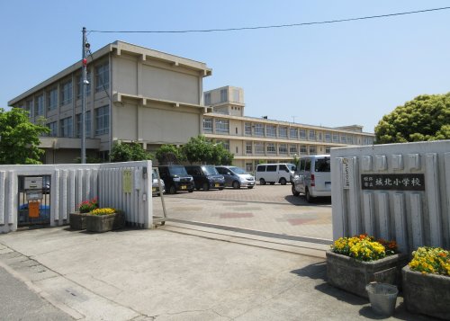 小学校　姫路市立城北小学校（小学校）まで584m
