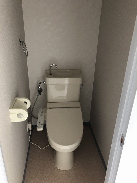 トイレ　温水洗浄便座