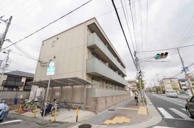 建物外観　TVモニター付きインターホンで安心♪