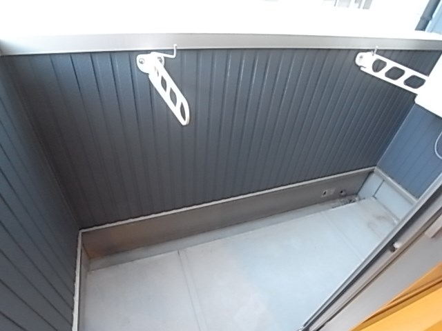 バルコニー　暖かな日差しのふりそそぐバルコニー