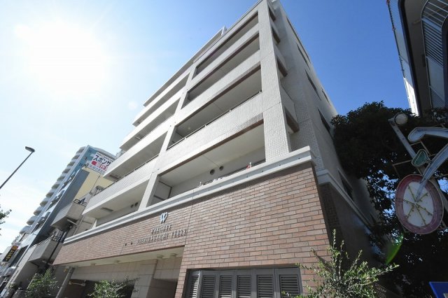 建物外観　オートロック付きで外部からの出入りが無く安心です