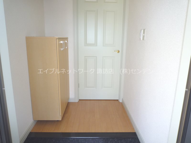玄関　写真は類似部屋