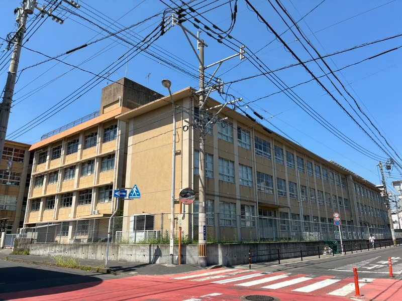中学校　鹿児島市立甲南中学校（中学校）まで497m