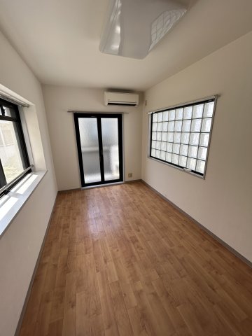 その他部屋・スペース　落ち着いて過ごせるお部屋なので、寝室にいかがでしょうか
