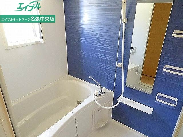 バス・シャワールーム　同物件別部屋の写真です