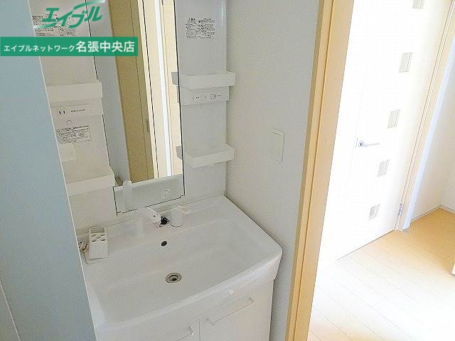 洗面設備　同物件別部屋の写真です