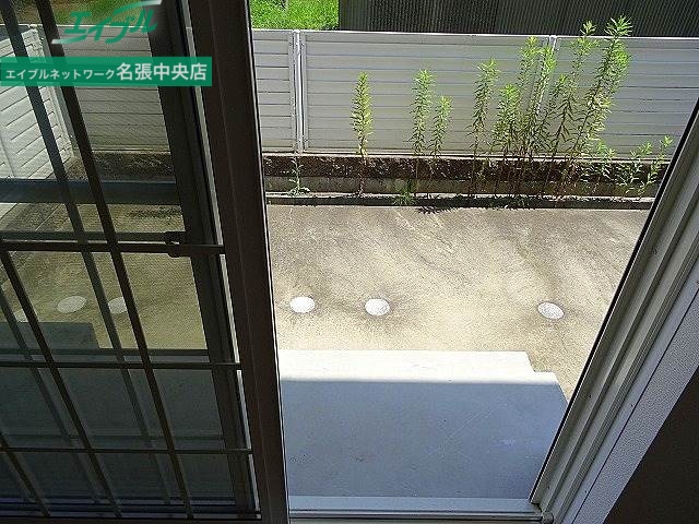バルコニー　同物件別部屋の写真です