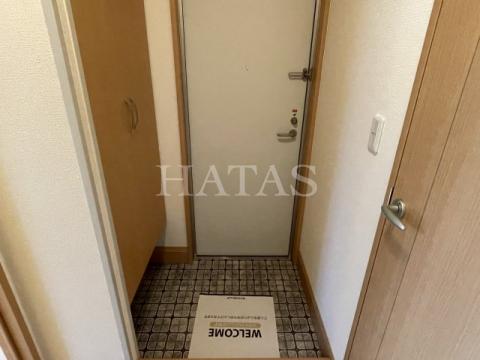 玄関　同物件別部屋です。
