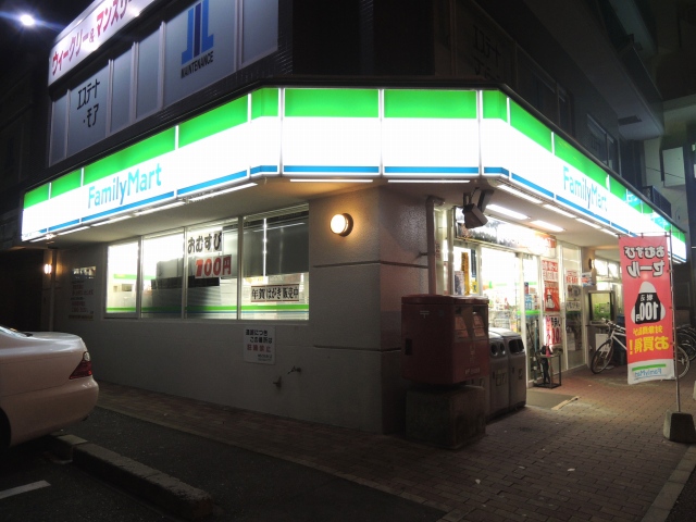 コンビニ　ファミリーマート（コンビニ）まで28m