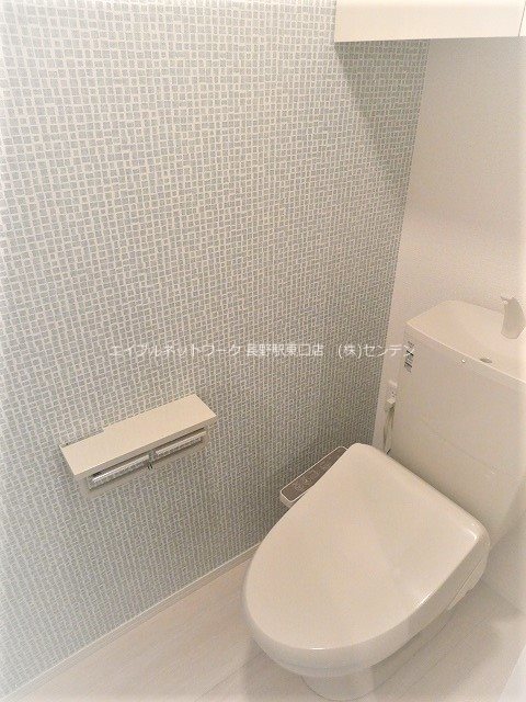 トイレ　※写真は102号室のものです。（参考）