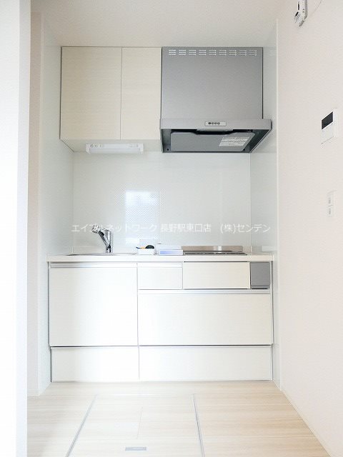 キッチン　※写真は102号室のものです。（参考）