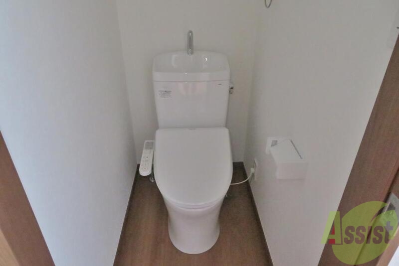トイレ　トイレは広すぎず狭すぎない感じがいいですね。