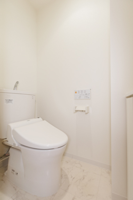 トイレ　※写真は同タイプ住戸です。
