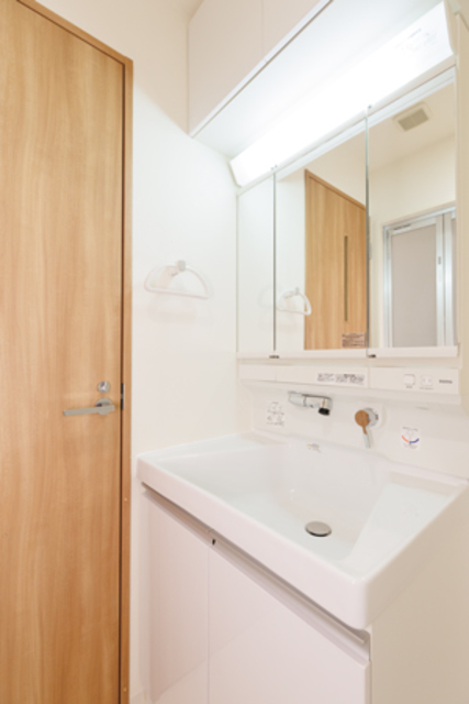 洗面設備　※写真は同タイプ住戸です。