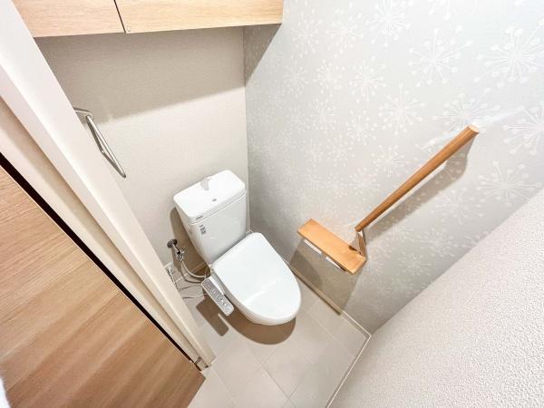 トイレ　※同物件内の別のお部屋の写真になります