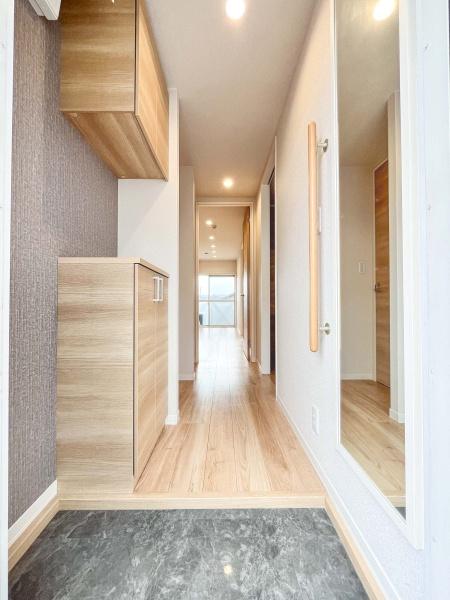 玄関　※同物件内の別のお部屋の写真になります
