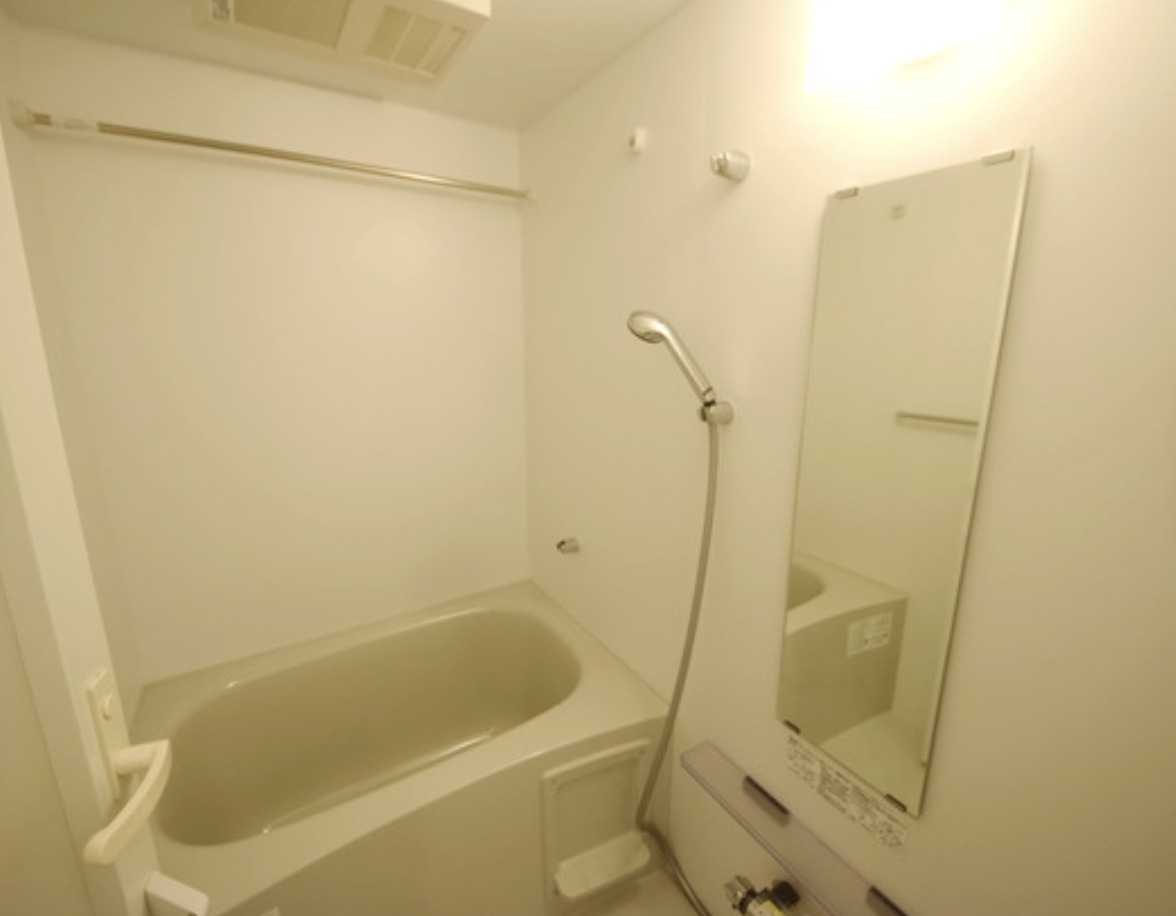 バス・シャワールーム　※別部屋の参考写真です。