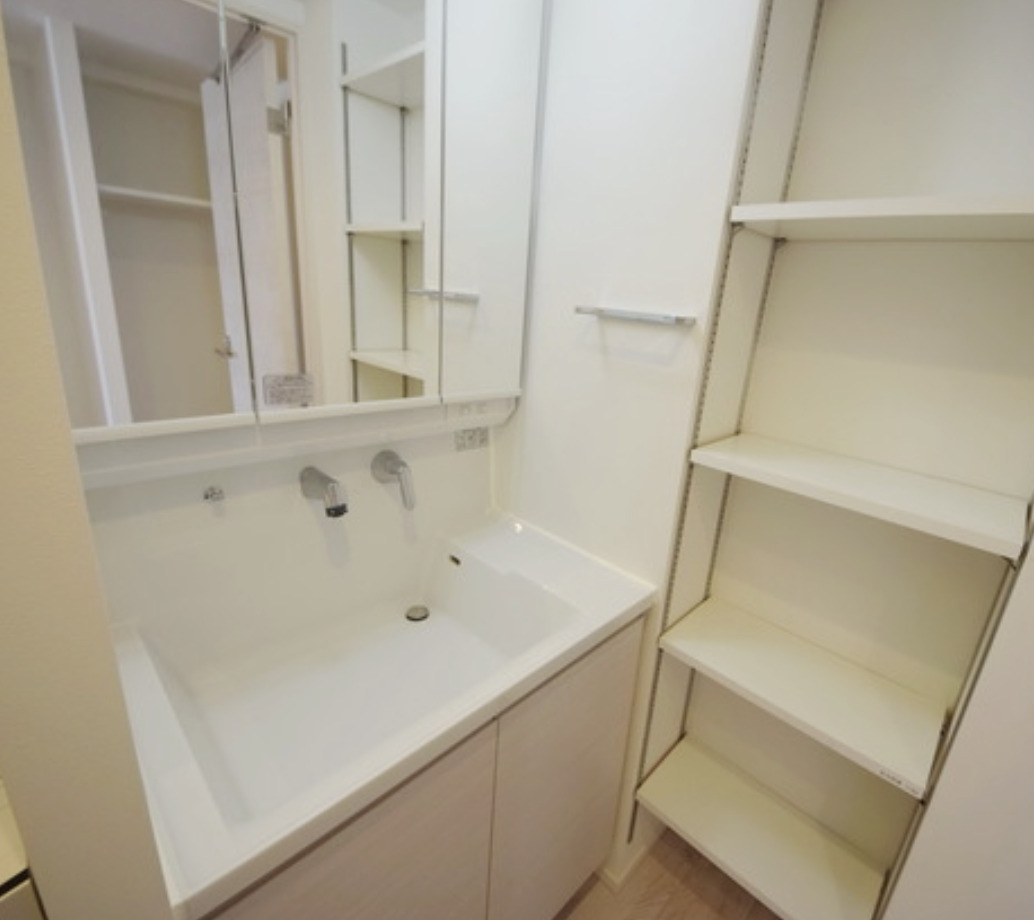 洗面設備　※別部屋の参考写真です。