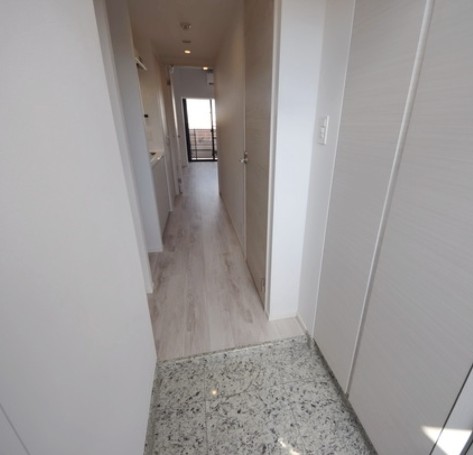 玄関　※別部屋の参考写真です。