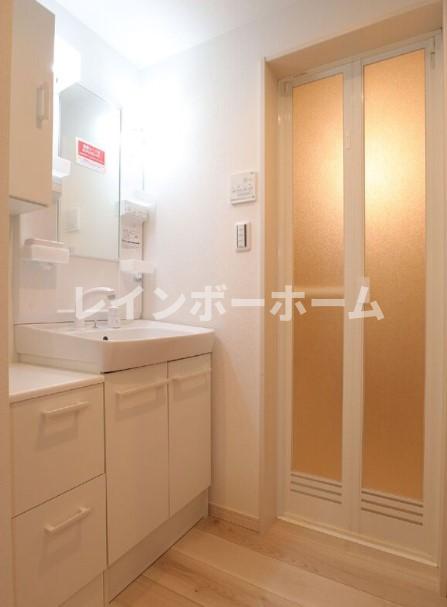 洗面設備　コンパクトで使いやすい洗面所