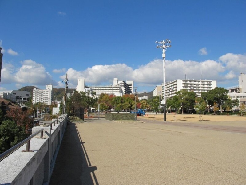 公園　湊川公園（公園）まで215m