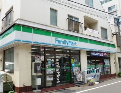 コンビニ　ファミリーマート世田谷北沢三丁目店（コンビニ）まで140m