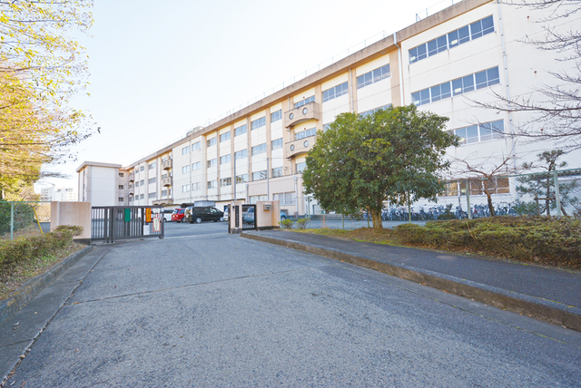 中学校　八王子市立南大沢中学校（中学校）まで1286m