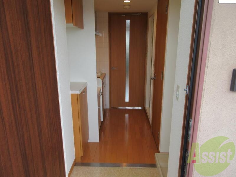 玄関　ゆとりある設計で、お客様を心地よく迎える玄関口。