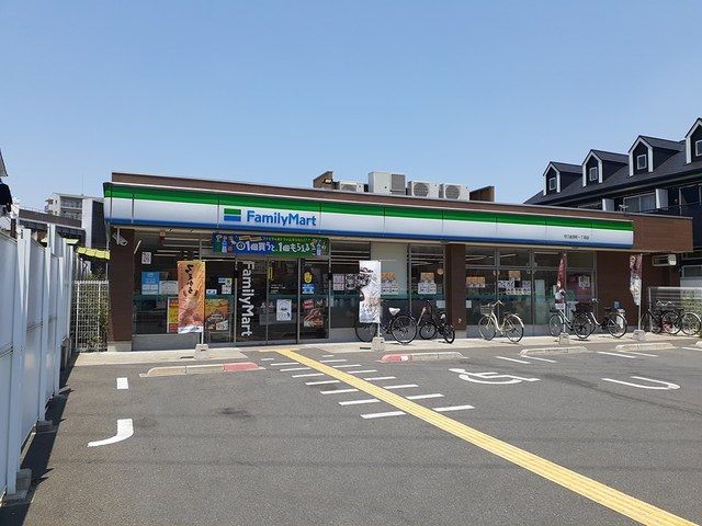 コンビニ　ファミリーマート様（コンビニ）まで150m