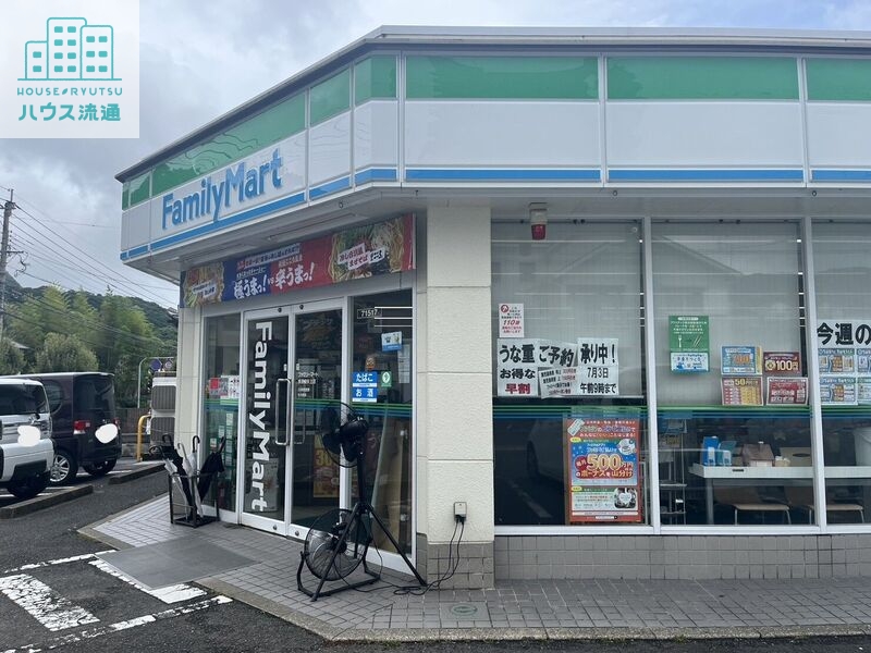 コンビニ　ファミリーマート東長崎矢上店（コンビニ）まで1000m