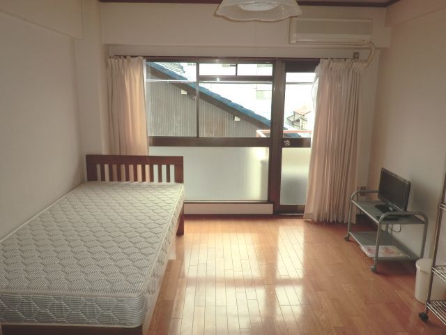 居室・リビング　家具・家電付のお部屋です。