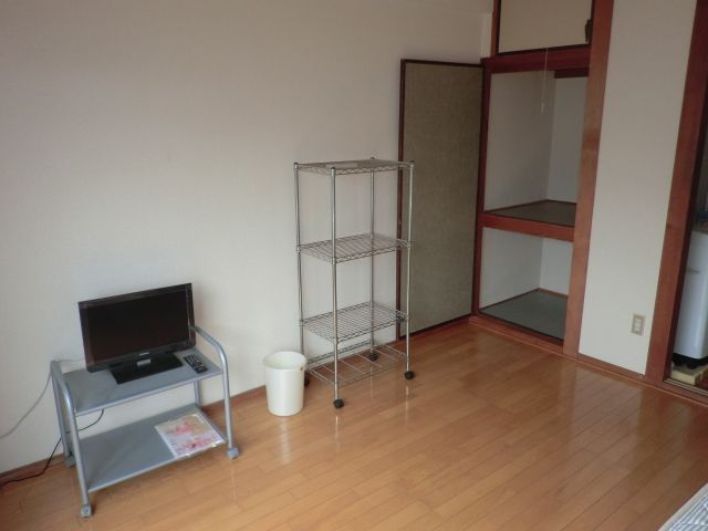 その他部屋・スペース　テレビ・テレビ台付。