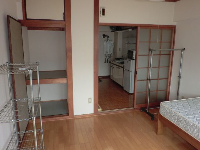 収納　中仕切りもあり収納すやすいですね。
