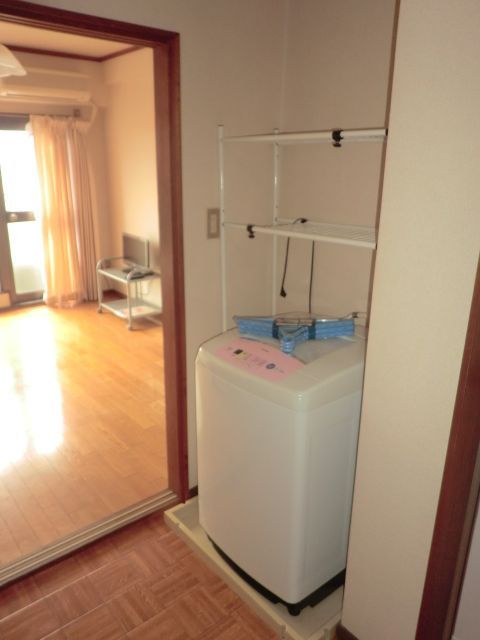 その他　全自動洗濯機も完備です。