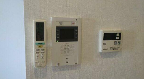 その他　モニター付きオートロックです