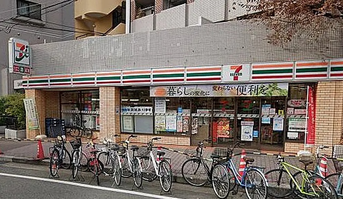 コンビニ　セブンイレブン（コンビニ）まで200m