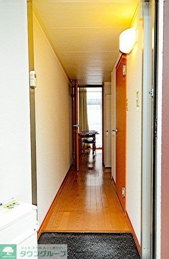 玄関　同タイプ部屋の写真となり設備等は現況と異なる場合があります。