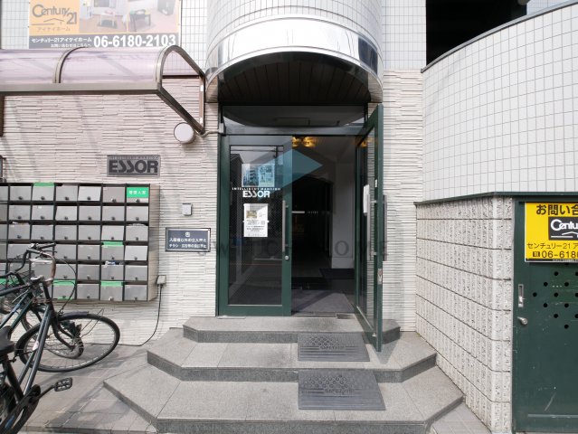 エントランス　落ち着いたエントランスです