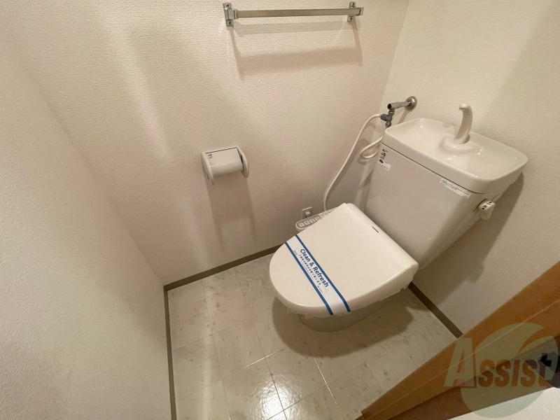 トイレ　こちらはトイレです。清潔感があり、安心して使用できます。