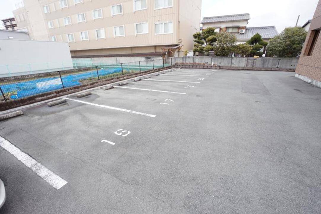 駐車場　駐車場